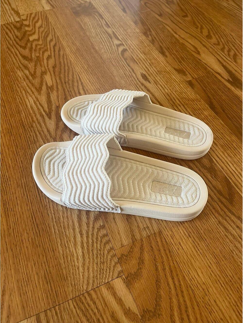 APL Techloom Slides Zigzag Slide in beach ivory - Size 7